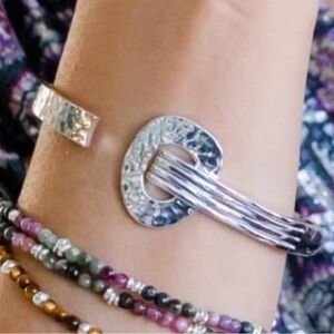 Hammered .925 SS Hinged  O Cuff.